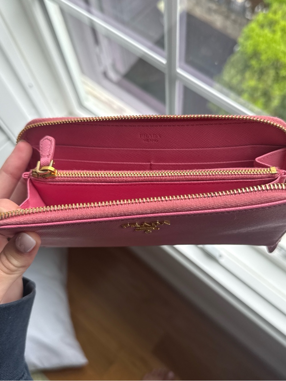 Prada Pink Saffiano Zip Wallet with Gold Logo - Picture 2 of 3